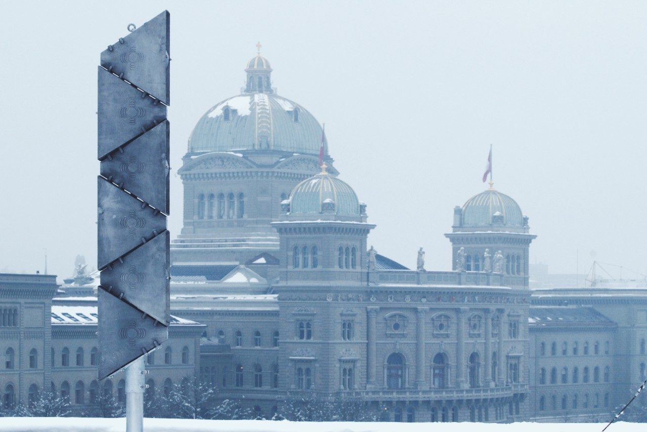 Bild zeigt Sirenen vor dem Bundeshaus